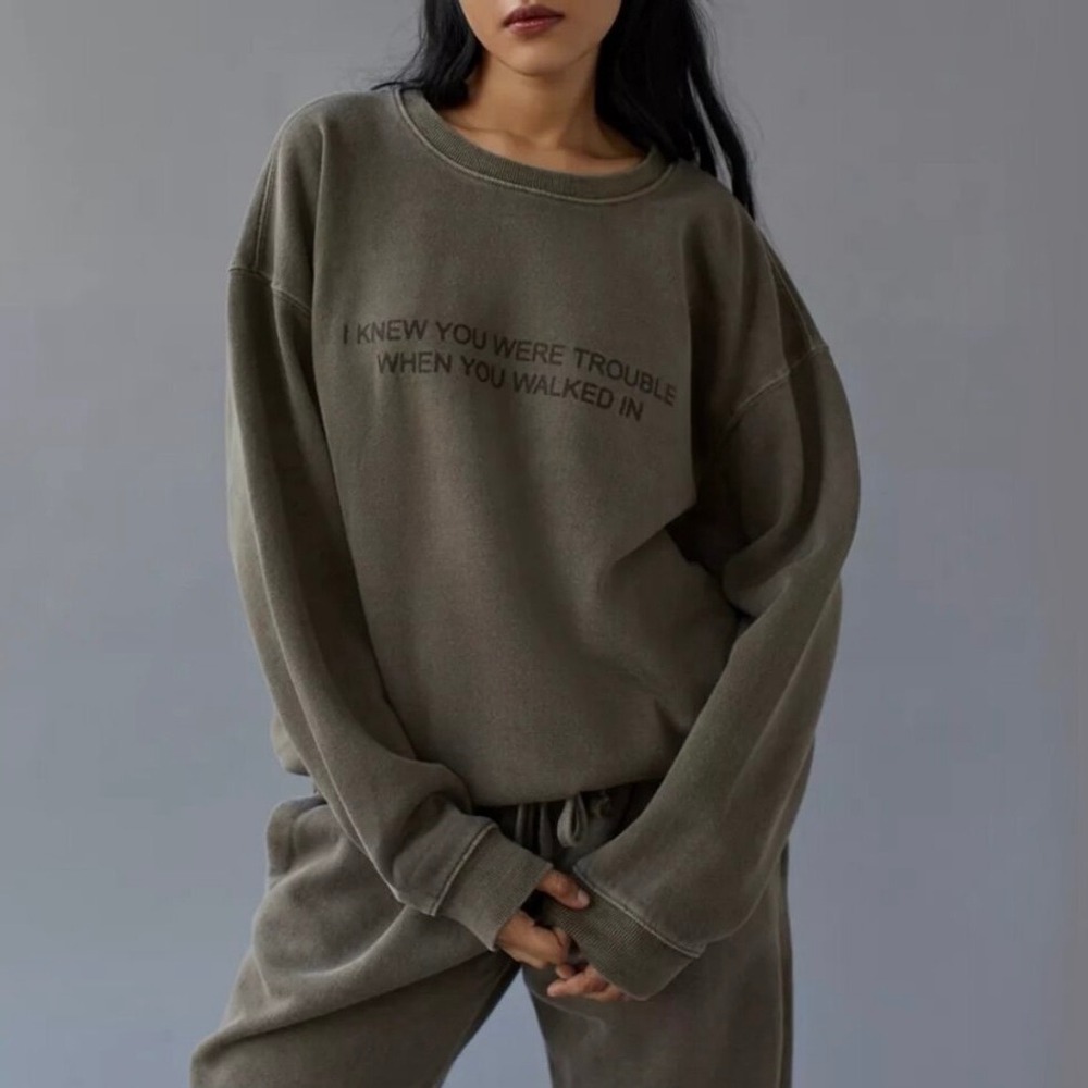 Taylor Swift Red Taylor's Version UO Crew Sweatshirt Sz M